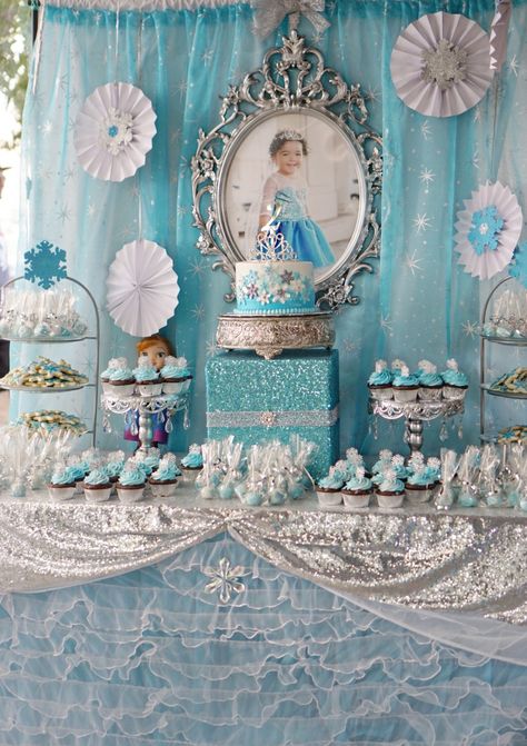 Frozen Cake Table, Frozen Birthday Dessert Table, Frozen Dessert Table, Frozen First Birthday, Frozen Birthday Decorations, Birthday Dessert Table, Frozen Birthday Party Decorations, 4de Verjaardag, Elsa Birthday Party