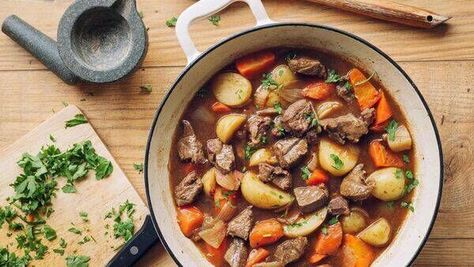 Artichoke Stew, Italian Meatball Soup, Beef Bourguignon Recipe, Vegan Beef, Classic French Dishes, Root Veggies, Artichoke Recipes, Beef Bourguignon, Beef Stew Meat