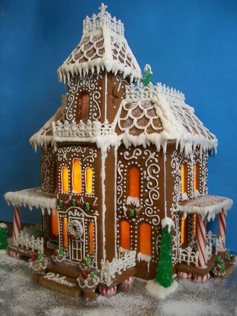 In simpler forms, gingerbread house kits can be decorated in just a few hours — perfect for an evening of holiday-themed entertainment or starting an annual family tradition. Gingerbread House Pictures, Gingerbread House Template, Gingerbread House Recipe, Gingerbread House Designs, All Things Gingerbread, Gingerbread House Cookies, Gingerbread House Kits, Gingerbread Village, House Template