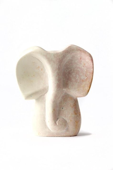 Stone Carving Ideas, Stone Carving Sculpture, Stone Animals, Carved Elephant, Ceramic Sculpture Figurative, Soapstone Carving, Ceramic Elephant, Elephant Sculpture, Animal Icon