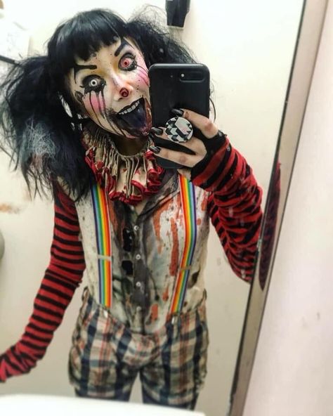 @maddiexxmonster on Instagram Scary Clown Costume Women, Halloween Carnevil, Evil Clown Costume, Haunt Makeup, Easy Clown Makeup, Clown Ideas, Scary Clown Costume, Clown Hair, Circus Makeup