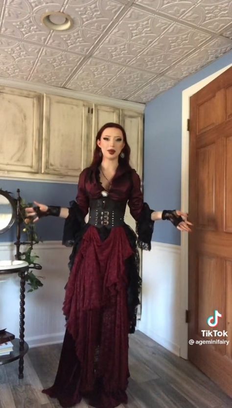 Dark Renisance Outfit, Medieval Vampire Dress, Vampire Dress Costume, Ren Faire Outfits Vampire, Vampire Ren Faire Outfit, Vampire Ren Faire, Vampire Dresses Aesthetic, Dark Fairy Inspired Outfit, Gothic Medieval Dress