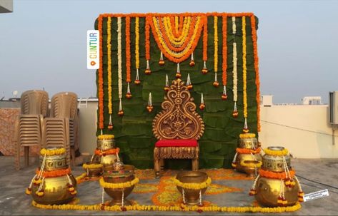 Haldi Decoration For Groom, Haldi Backdrops, Haldi Backdrop, Mangala Snanam, Haldi Ceremony Decorations, Asian Wedding Decor, Coconut Decoration, Haldi Decoration, Mehendi Decor Ideas