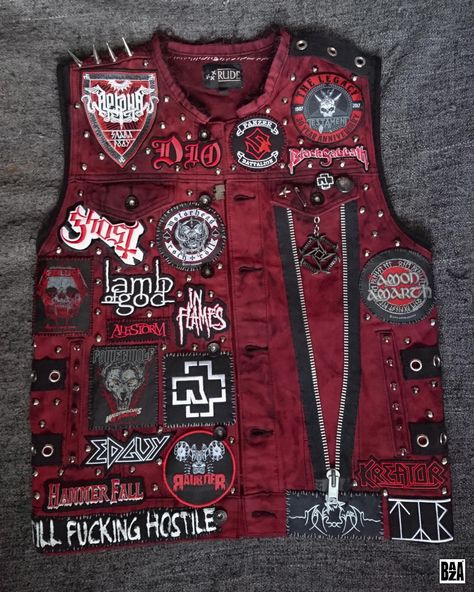 Metalhead Battle Jacket, Battle Vest Ideas, Battle Jacket Ideas, Punk Jacket Diy, Punk Battle Jacket, Metal Patches, Battle Jackets, Battle Vest, Punk Outfit