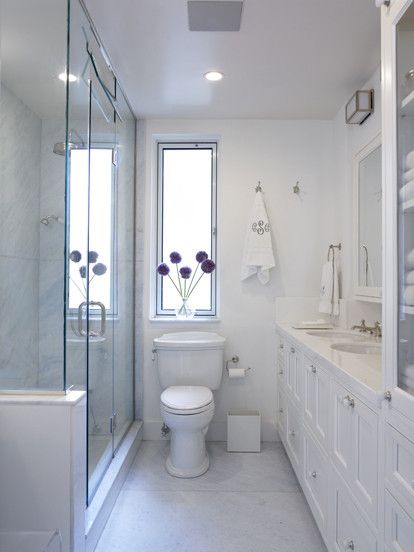 27 Small and Functional Bathroom Design Ideas Bathroom Closet Combo Layout, Small Narrow Bathroom, Long Narrow Bathroom, Narrow Bathroom Designs, Small Bathroom Layout, Narrow Bathroom, Trendy Bathroom, Bad Design, Small Bathroom Design