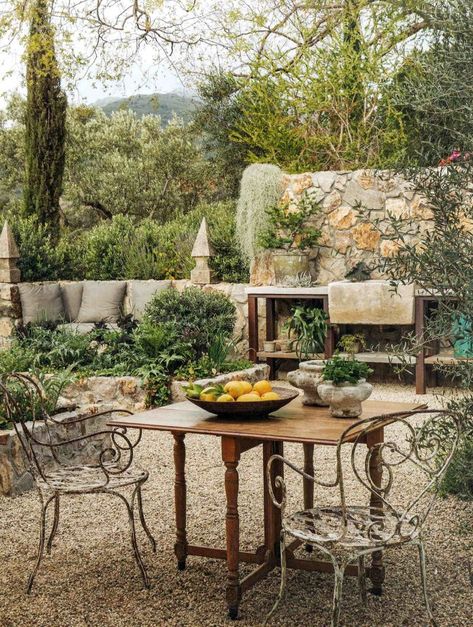 The Art of Outdoor Living | Inner Gardens Scott Shrader, Mediterranean Garden Design, Tuscan Garden, Mediterranean Landscaping, Outdoor Living Rooms, Italian Garden, Dream Cottage, Mediterranean Garden, Outdoor Dining Area