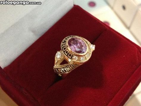 Anillos, anillo de graduacion, anillo de grado en bolívar-aragua Grad Rings, Purple Triangle, Graduation Rings, Radiology, Quinceanera Dresses, Luxury Accessories, Class Ring, Women Rings, Gold Jewelry