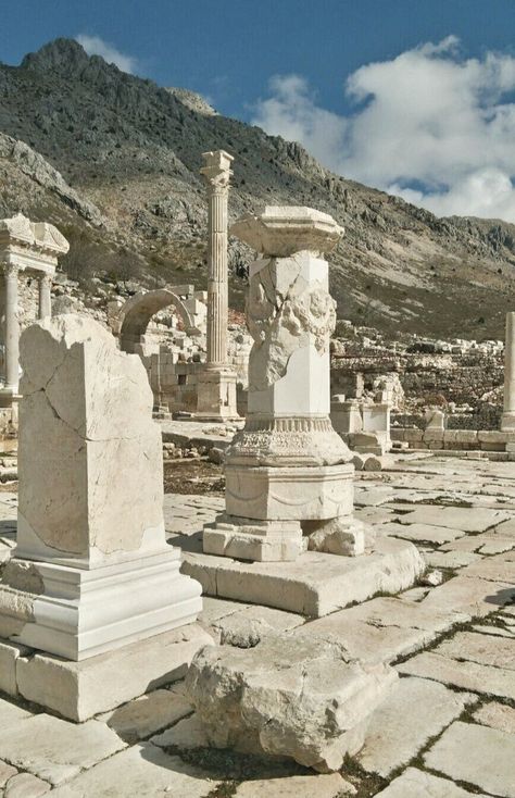 Ancient Buildings Architecture, Ancient Greece Aesthetic, City Ruins, Brutalism Architecture, Classical Antiquity, Roman Architecture, Castle Ruins, Baroque Architecture, Landscape Pictures