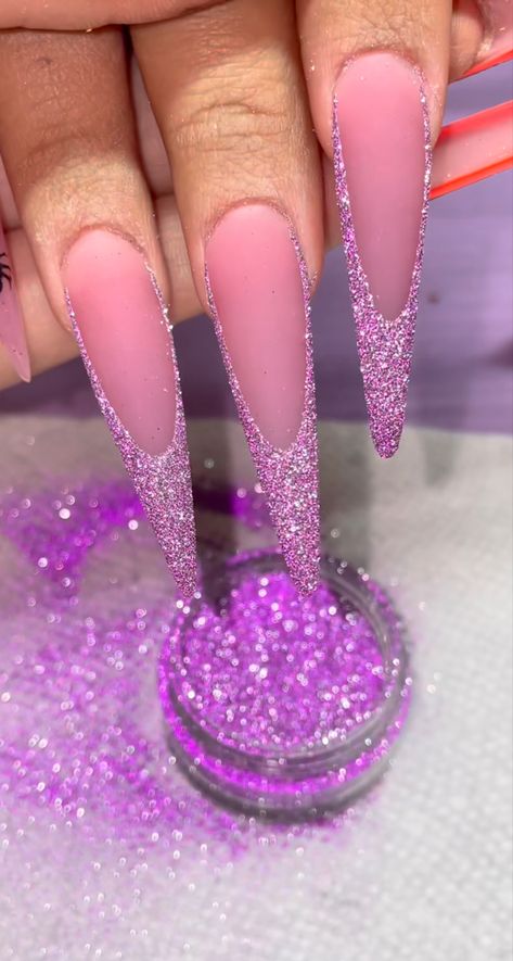 Purple Nails Stiletto, Purple Stiletto Nails, Pointy Acrylic Nails, Dust Purple, Unicorn Dust, Stilleto Nails Designs, American Nails, Glitter Nails Acrylic, Pointy Nails