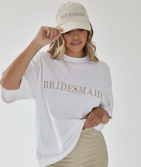 Bridesmaids Tshirts, Outfit Bridesmaid, Hen Party Outfits, Bridesmaid Tshirts, Bachelorette Tshirts, Bridesmaid Duties, Bride Sweatshirt, Bridal Bachelorette Party, T-shirt Broderie