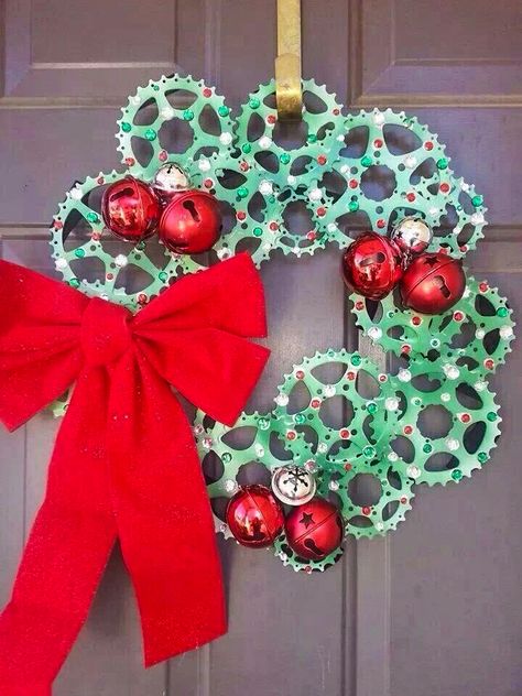 Dirt Bike Decor, Bicycle Crafts, Recycled Bike Parts, Bike Decor, Bike Craft, Bicycle Decor, Diy Fall Wreath, Bicycle Art, Bike Art