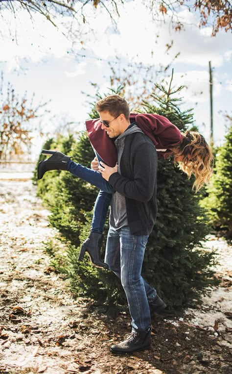 Christmas Selfie, Ladies Gifts, Fotos Goals, Couple Photoshoot, Tree Farm, Christmas Tree Farm, Photo Couple, This Is Love