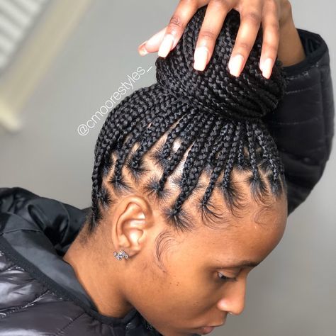 Medium Knotless Box Braids Bra Strap Length, Notlessbox Braids Styles, Braids In A Bob Style, Professional Braids, Braids Diy, Protective Style Braids, Small Box Braids, Stylish Naija, African Hair Braiding Styles