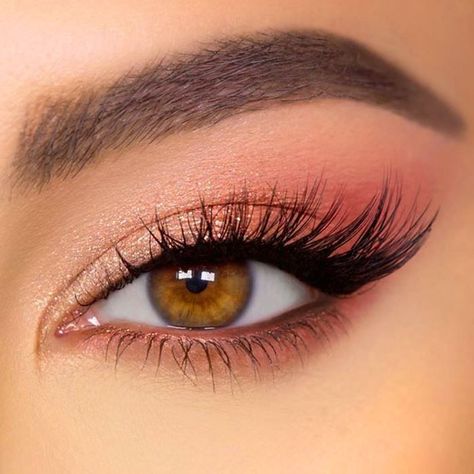 Soft Peach Eye Makeup, Peach Color Makeup Looks, Simple Eyeshadow For Beginners, Simple Makeup Looks With Color, Cute Simple Red Eye Makeup, Natural Red Eyeshadow Looks, Make Up Looks Eyeshadow, Homecoming Eyeshadow Looks, Subtle Sparkle Eye Makeup