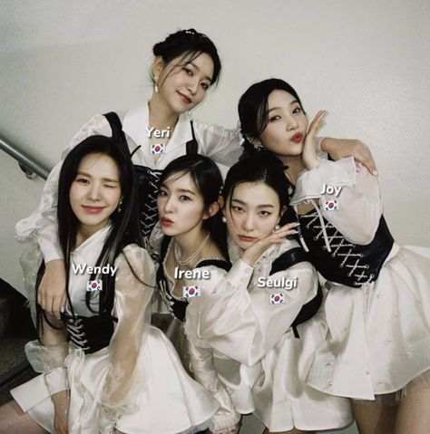 Red velvet group photo with names Red Velvet With Names, Red Velvet Kpop Group Photo, Red Velvet Group Photo With Names, Red Velvet Members Names, Red Velvet Group Photo, Red Velvet Group, Red Velvet Members, Groups Photo, Kpop Core