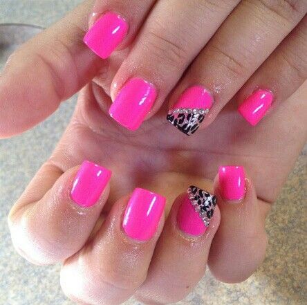 cheetah corners Hot Pink Nails With Rhinestones, Pink Nails With Rhinestones, Pink Zebra Nails, Nails 2014, Nails With Rhinestones, Pink French Nails, Paint Nails, Feather Nails, Shweshwe Dresses