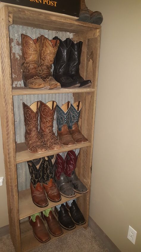 Coat And Hat Rack Entryway, Western Shoe Rack, Boot Display Ideas, Boot Rack Ideas, Creative Bookshelves For Small Spaces, Boot Shelves, Cowboy Boot Storage, Boot Shelf, Boot Display