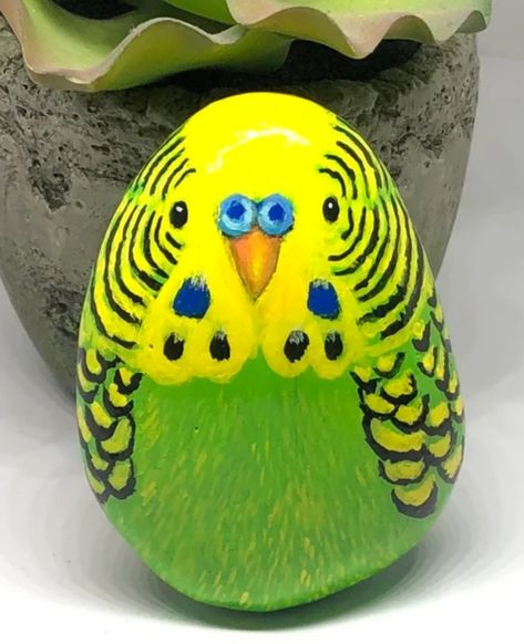 Chicken Rock Painting, Bird Rock Painting, Cute Rock Painting Ideas, Rock Crafts Diy, Arts And Crafts Tiles, Easy Crafts To Sell, Diy Rock Art, Painted Rock Animals, Stone Art Painting