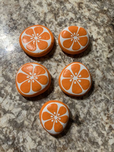 Orange Painted Rocks Ideas, Orange Painted Rock, Orange Rock Painting, Painted Rocks Fruit, Sleep Over Activities, Garden Arts And Crafts, River Rock Crafts, Beach Stone Art, Sick Drawings