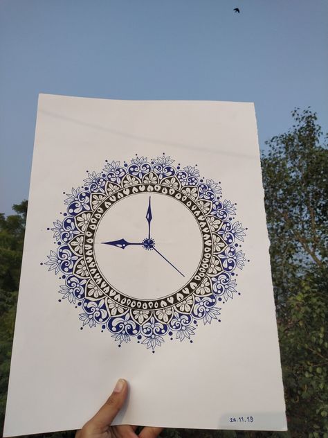 Mandala Clock Drawing, Time Drawing Ideas Clock, Cool Clock Drawing, Black And Blue Pen Drawing, Blue Pen Mandala Art, Clock Mandala Art, Art With Blue Pen, Mandala Ideas Creative, Time Drawing Clock