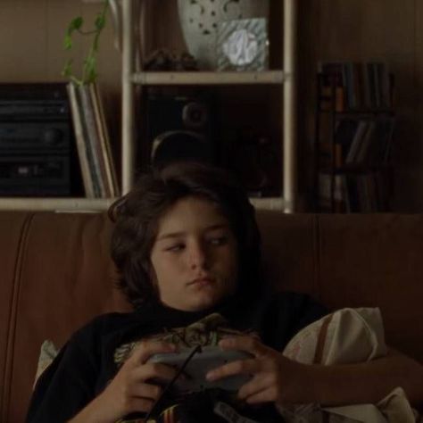 Mid90s Aesthetic, Mid 90s Aesthetic, Jonah Hill, Mid 90s, 90s Movies, Film Grab, 90s Aesthetic, Film Aesthetic, Film Stills