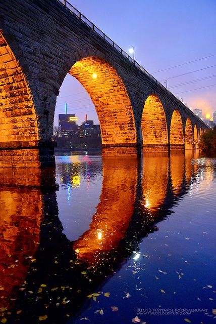 Stone Arch Bridge, Minneapolis, Minnesota Stone Arch Bridge Minneapolis, Amazing Bridges, Stone Arch Bridge, Bridge Over Troubled Water, High Bridge, Reflection Photography, Belle Nature, Arch Bridge, Stone Arch