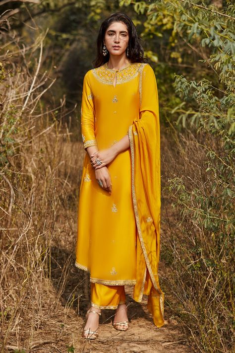 Dabka Work, Yellow Kurta, Women Kurta, Keyhole Neck, Straight Kurta, Dress Indian Style, Embroidered Neckline, Indian Fashion Designers, Kurta With Pants