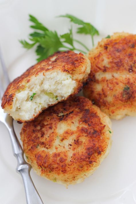 Fish Patties - Рыбные Котлеты - Olga's Flavor Factory Fish Patties, Caribbean Foods, Pescatarian Recipes, Fish Cake, Fish Dishes, Smoked Salmon, Fish And Seafood, Clean Eating Snacks, Fish Recipes