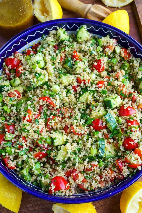 Quinoa Tabbouleh Quinoa Tabouleh, Tabbouleh Salad Recipe, Salad With Quinoa, Tabouli Salad, Closet Cooking, Quinoa Tabbouleh, Tabbouleh Salad, Quinoa Recipes, Salad Bar