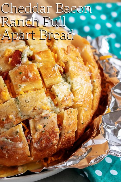 Cheddar Bacon Ranch Pull-Apart Bread Pull Apart Bread With Canned Biscuits, Sourdough Appetizers, Bacon Ranch Pull Apart Bread, Fall Lunches, Loaded Bread, Boule Bread, Monkey Breads, Bacon Bread, Pull Aparts