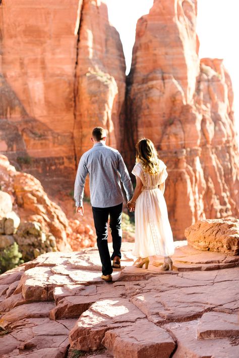 Sedona Photoshoot, Sedona Photography, Couple Shoot Poses, Photo Sessions Ideas, Engagement Photo Shoot Inspiration, Cathedral Rock Sedona, Wedding Photography Shots, Sedona Elopement, Cathedral Rock