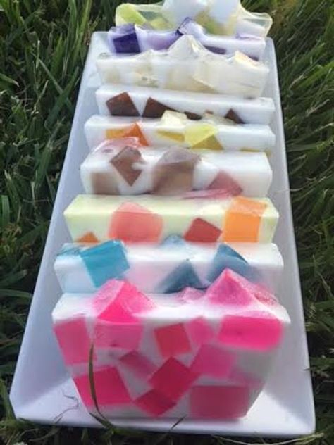 Glycerin Soap Packaging Ideas, Homemade Glycerin Soap, Clear Soap Aesthetic, Glycerin Soap Designs, Glycerin Soap Recipe, Diy Galaxy Jar, Soap Design Ideas, Diy Soap Bars, Diy Soap Recipe