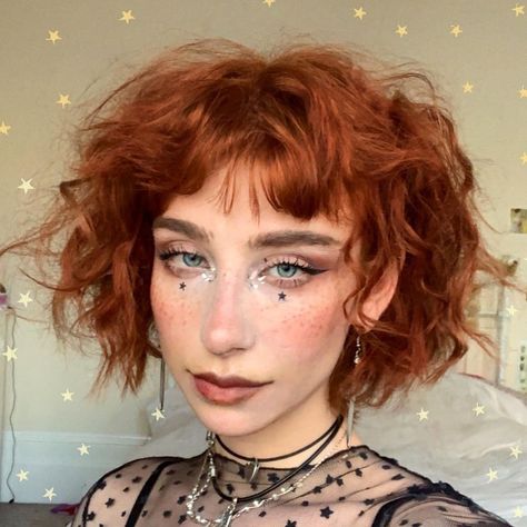 Ginger Hair And Brown Eyes, Liberty Mai, Dark Ginger Hair, Dark Ginger, Soft Grunge Hair, Dead Hair, Wine Hair, Freckles Girl, Images Esthétiques