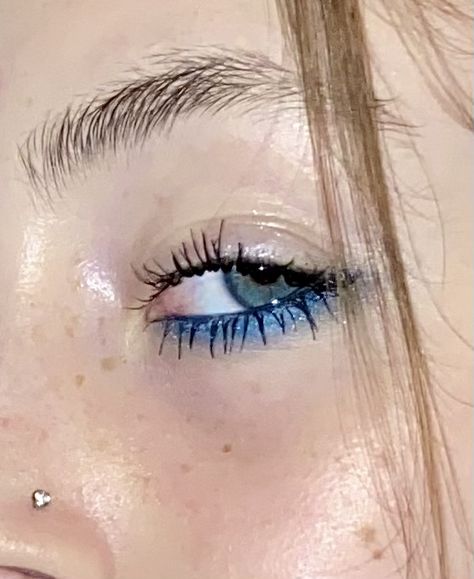 Cobalt Eye Makeup, Bottom Waterline Eyeliner, Blue Under Eyeshadow, Makeup Ideas Under Eyes, Blue Eyeliner On Blue Eyes, Blue Eyeliner Looks Simple, Casual Blue Makeup, 2000s Makeup Blue Eyeshadow, Blue Eyeliner Aesthetic