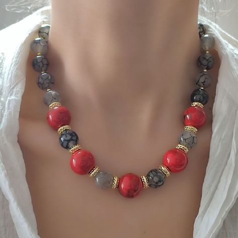 Red Gemstone Necklace, Diy Jewellery Designs, Gemstone Jewellery Design, Gray Gemstones, Necklace Birthstone, Jewelry Design Inspiration, Beaded Necklace Diy, Pearl Jewelry Sets, Semi Precious Jewelry