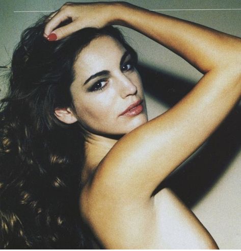 Kelly Brooks 90s, Kelly Brooks, British Celebrities, Kelly Brook, Dream Life, Log In, Log, Celebrities, Twitter