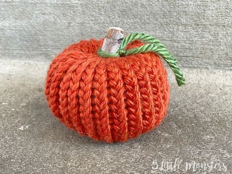 5 Little Monsters: Loom Knit Pumpkins Loom Pumpkin Pattern, Small Loom Projects, Loom Knit Pumpkins, Loom Pumpkin, Hat Loom, Loom Knitting Patterns Hat, Knit Pumpkins, Round Loom Knitting, Circle Loom