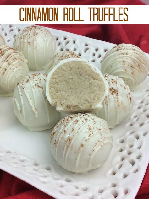 Cinnamon Roll Truffles Recipe - From Val's Kitchen Cinnamon Truffle Recipe, Cinnamon Roll Truffles, Cinnamon Roll Cake Balls, Finger Food Entrees, Fall Flavored Truffles, Truffle Recipes Chocolate, Cinnamon Roll Cake Pops, Dessert Truffle Recipes, Cinnamon Roll Fudge