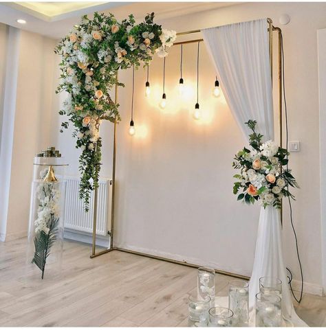 Backdrops For Parties Outdoor, Simple Pelamin Wedding, Simple Engagement Party Backdrop, Back Drop For Weddings, Engagement Background Decoration Simple, Engagement Simple Decoration, Backdrop Lamaran Simple, Simple Backdrop Decorations, Engagement Decorations At Home