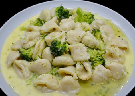 Broccoli Butter, Pasta And Broccoli, Pasta Broccoli, Chicken Broccoli Cheese, Pasta Shop, How To Cook Broccoli, Broccoli Recipe, Steamed Broccoli, Drying Pasta