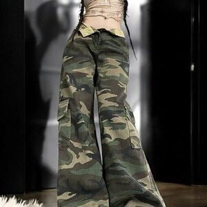 Upgrade your streetwear look with these high-rise camouflage wide-leg cargo pants for women. Featuring a classic camouflage pattern, these military-style pants are both functional and stylish. With large cargo pockets and a relaxed, loose fit, they offer comfort without compromising on style. Whether you're dressing for a casual day or looking to make a bold fashion statement, these pants are the perfect choice. Cargo Pants For Women, Wide Leg Cargo Pants, Pants With Pockets, Womens Pants, Women Pants, Cargo Pants Women, Style Pants, Military Style, Military Fashion