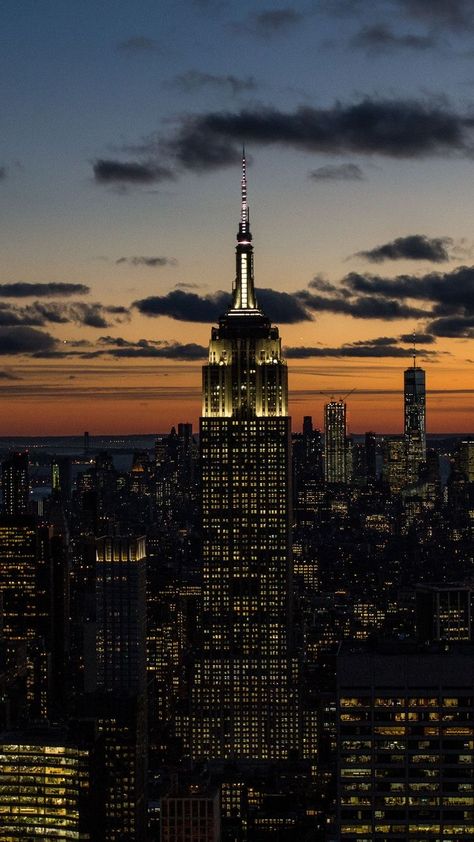 Empire State Building Aesthetic, Ny Wallpaper, City Lights Wallpaper, Nyc Wallpaper, New York Wallpaper, Nyc Life, New York Life, City Vibe, Sunset Wallpaper