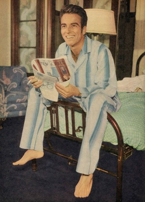 Men Pajamas Fashion, Nightwear Fashion, Men Pajamas, Men Kaftan, Men Nightwear, Montgomery Clift, Movie Club, Hollywood Men, Hottest Male Celebrities