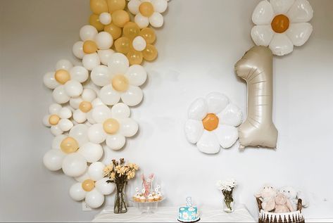 #birthday #theme #firstbirthdayparty #birthdaypartyideas Baby Birthday Themes, First Birthday Party Themes, Birthday Balloon Decorations, Baby 1st Birthday, Balloon Diy, Flower Diy Crafts, First Birthday Party, Wild Ones, Baby Birthday