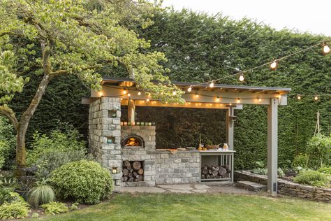 Grill Zone Design, Outdoor Pizza Oven Area, Asado Grill, Stone Bbq, Rustic Outdoor Kitchens, Outdoor Grill Area, Grill Ideas, Outdoor Cooking Area, Outdoor Grill Station