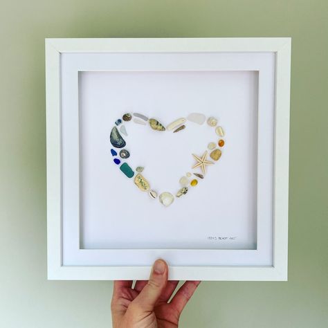 Valentines Gift Cornish Sea Glass Art Coastal Heart Wreath Picture Handmade in Cornwall - Etsy.de Wreath Picture, White Wooden Box, Sea Glass Art Projects, Beach Glass Crafts, Art Coquillage, Shell Crafts Diy, Glass Art Projects, Ocean Crafts, Sea Glass Crafts