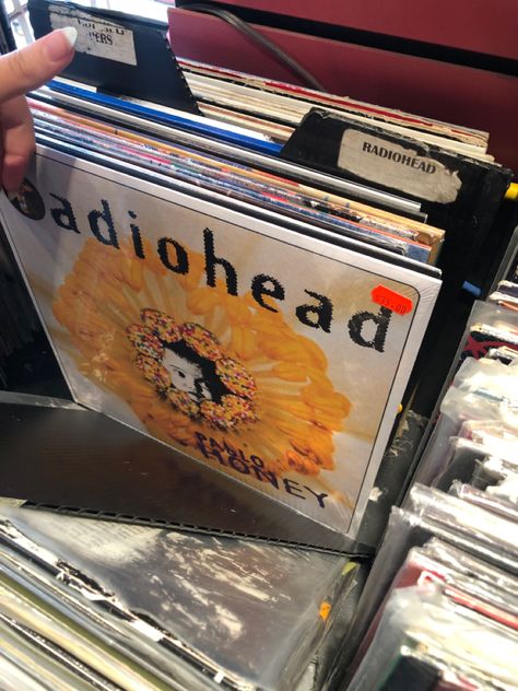 radiohead vinyl :3 Radiohead Vinyl, Radiohead Aesthetic, Physical Media, Vinyl Aesthetic, Music Is My Escape, Vinyl Music, Screwed Up, Radiohead, Album Songs