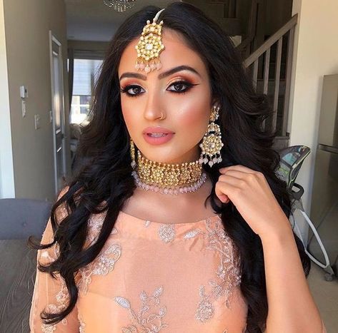 Traditional Makeup Indian, Bollywood Makeup Looks, Bridal Hairstyles Indian, Makeup Rules, Glitter Eyeshadow Makeup, Makeup Engagement, Makeup Games, Indian Makeup Looks, Bollywood Makeup