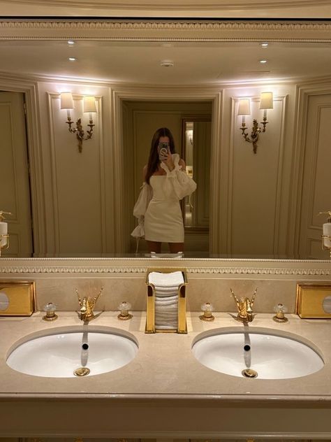 Hotel Bathroom Aesthetic, Hotel Bathroom Design Luxury, Hotel Bathroom Mirror, Paris Bathroom, Aesthetic Hotel, Dream House Aesthetic, Ritz Hotel, Paris Rooms, Ritz Paris