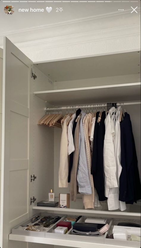 Household Chores Aesthetic, Functional Closet, Closet Organisation, Room Organization Bedroom, Tidy Room, Minimalist Closet, Wardrobe Organisation, Closet Layout, Wardrobe Room